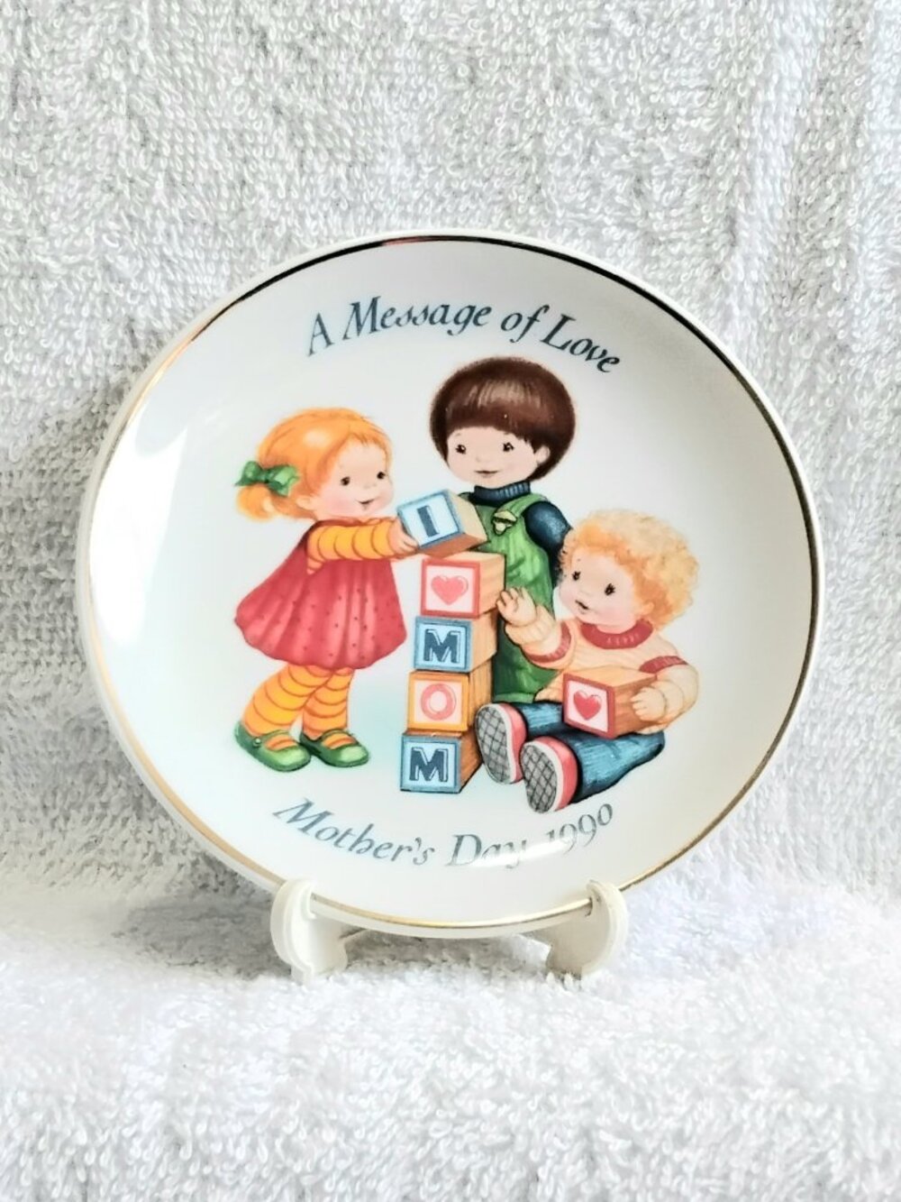 Vintage & Immaculate 5 1/4" Mother's Day Plate 1990 With Display Stand by Avon!!